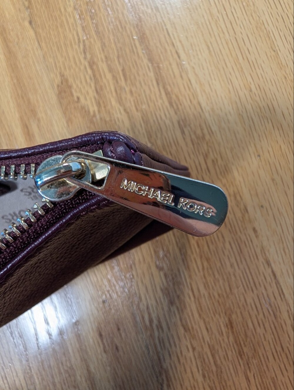 Michael Kors Fulton Burgundy Pebbled Leather Zip Pouch Clutch Wristlet Bag - Picture 6 of 10